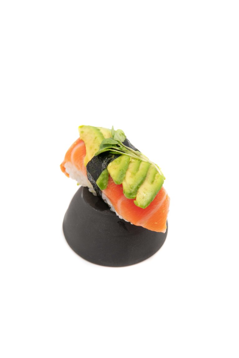 nigiri salmon aguacate-min